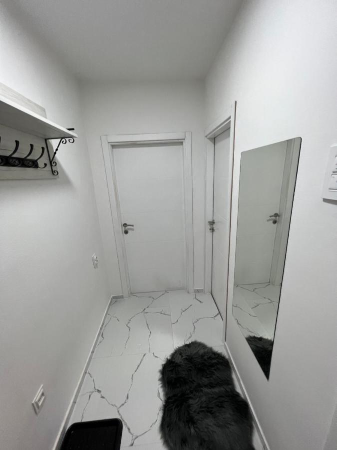 Apartman Paola - Massage Chair- 0-24 Self Check In Out- Zupanja Buitenkant foto