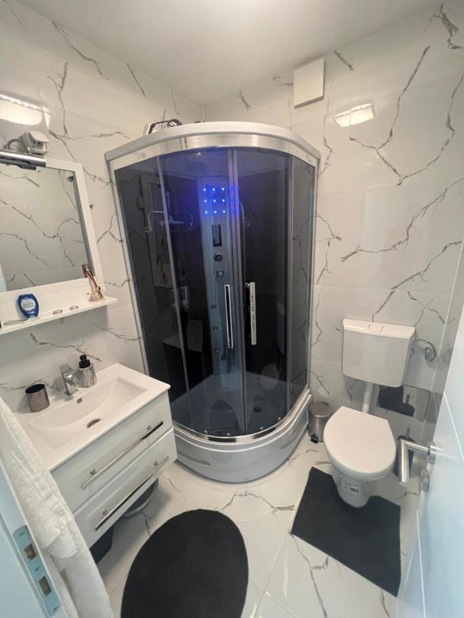 Apartman Paola - Massage Chair- 0-24 Self Check In Out- Zupanja Buitenkant foto